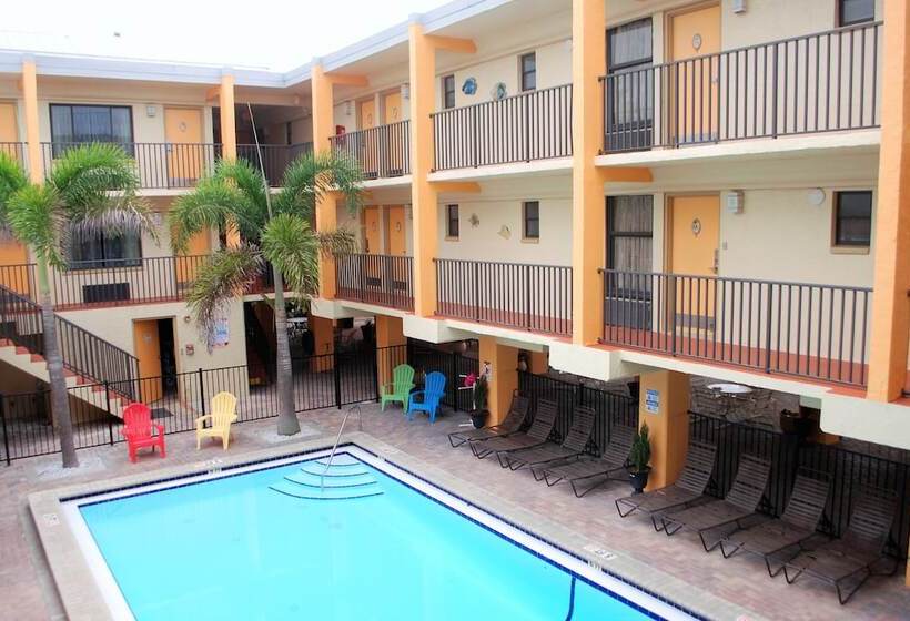 בית מלון כפרי Anna Maria Island Dream Inn