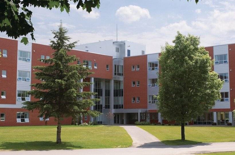 هتل Bishop's University