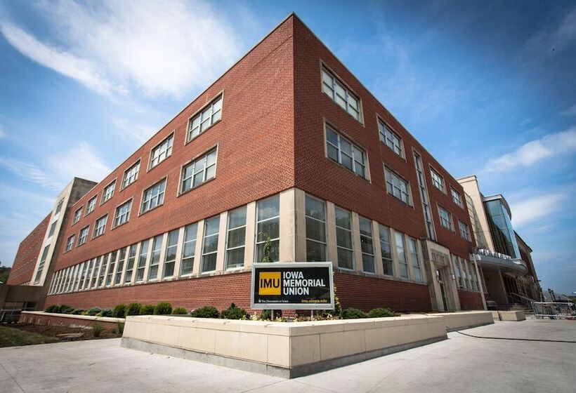 هتل Iowa House