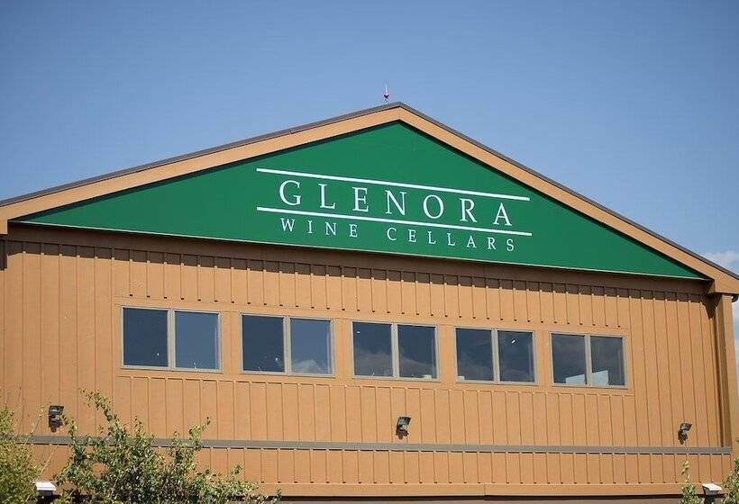 Отель The Inn At Glenora Wine Cellars