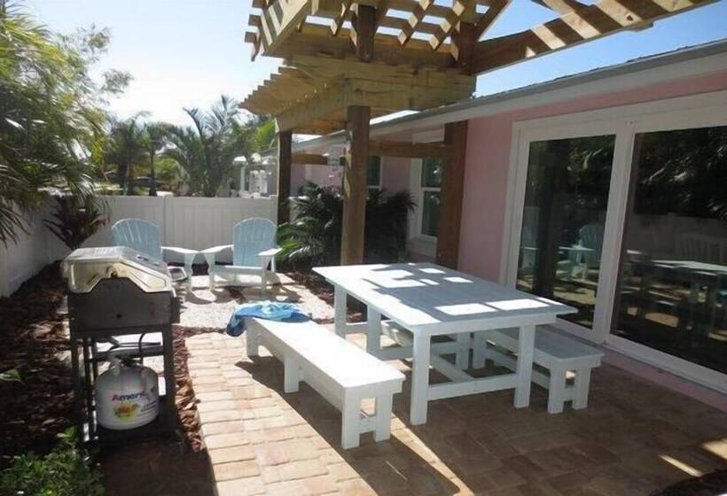 Lizzie Lu's Island Retreat