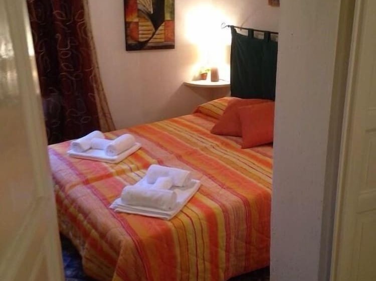 پانسیون Girasole