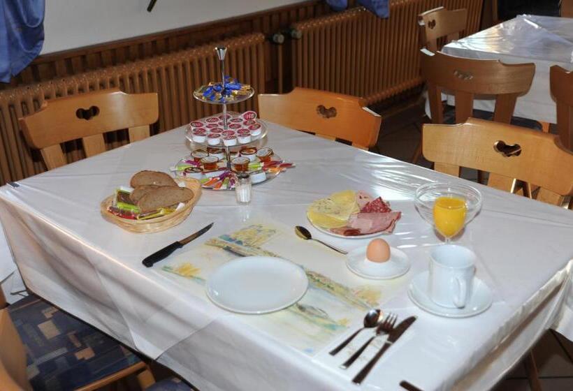 ベッドアンドブレックファースト Gasthaus Pension Fischerkeller