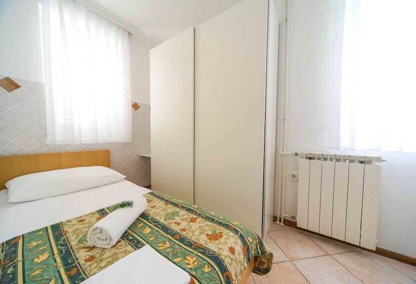 هتل Apartments And Rooms Degra