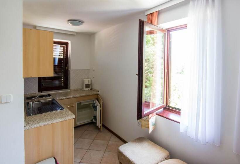 هتل Apartments And Rooms Degra