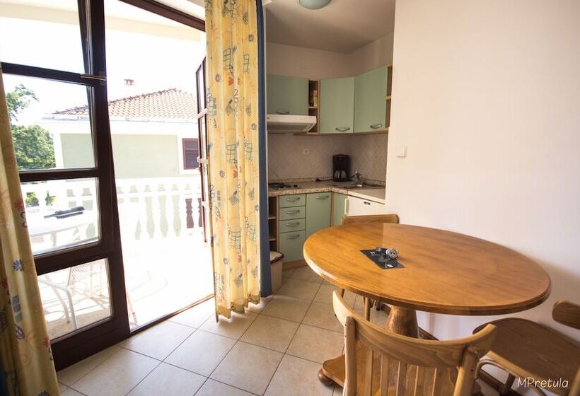 هتل Apartments And Rooms Degra