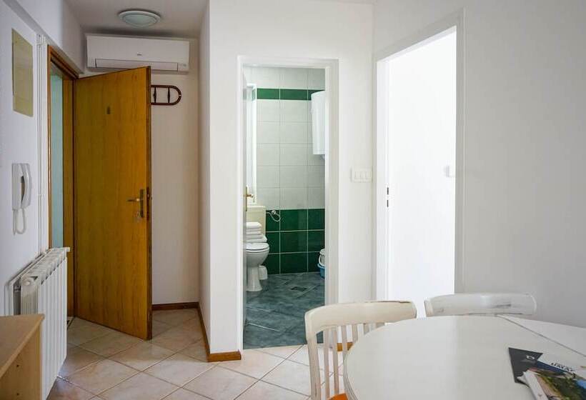 هتل Apartments And Rooms Degra