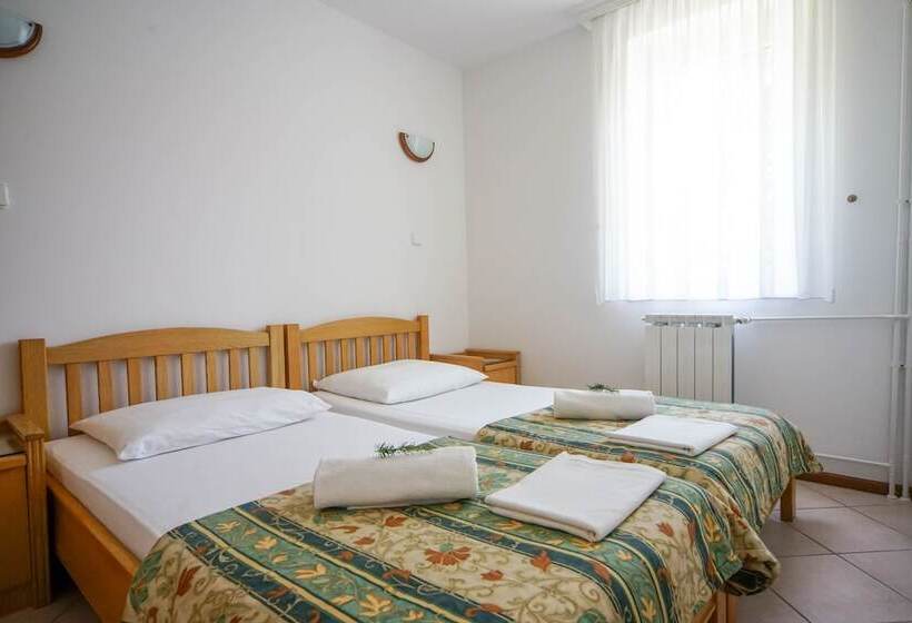 هتل Apartments And Rooms Degra