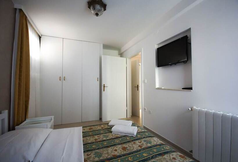 هتل Apartments And Rooms Degra
