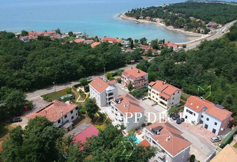 هتل Apartments And Rooms Degra