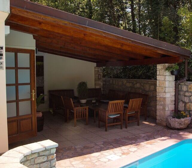 هتل Apartments And Rooms Degra