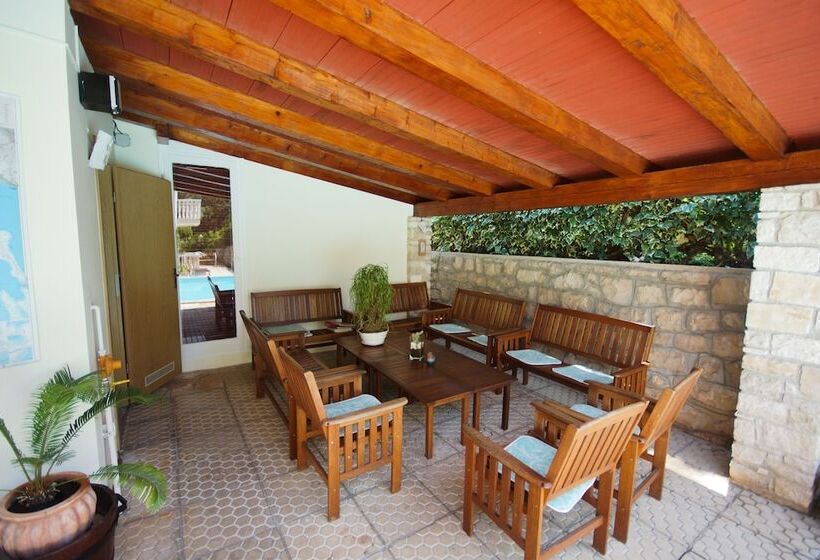هتل Apartments And Rooms Degra