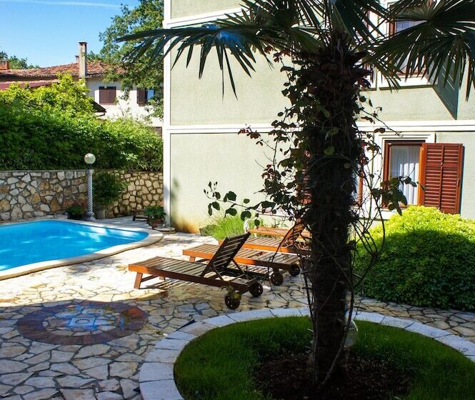 هتل Apartments And Rooms Degra