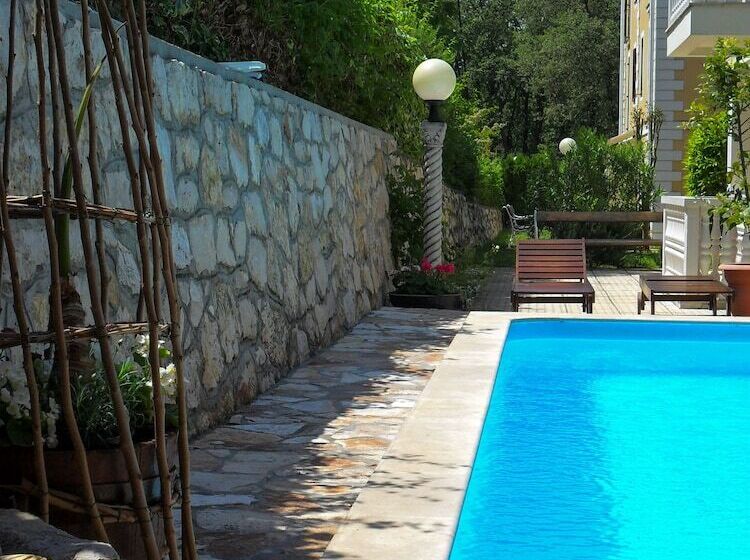 هتل Apartments And Rooms Degra