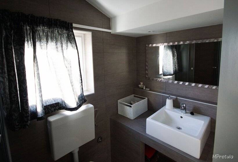 هتل Apartments And Rooms Degra