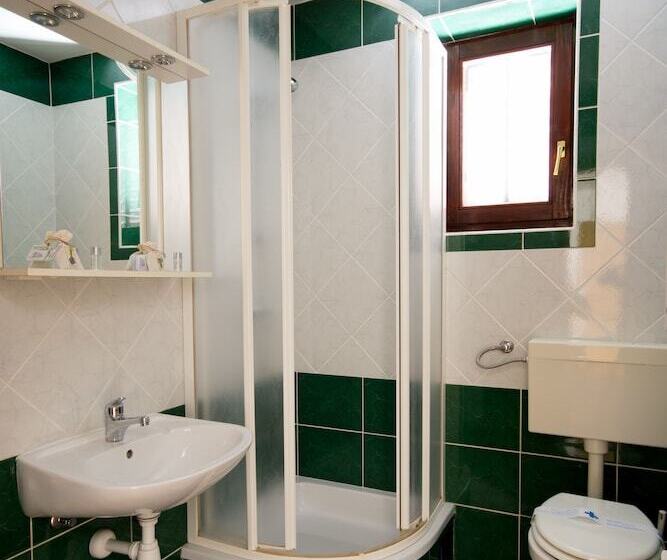 هتل Apartments And Rooms Degra