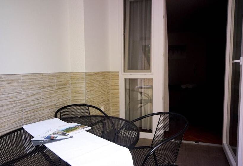 هتل Apartments And Rooms Degra