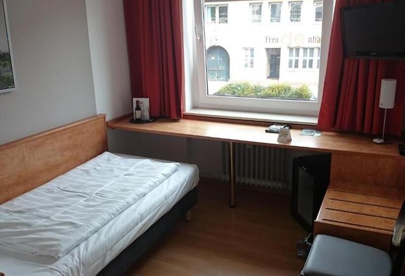 هتل Novostar