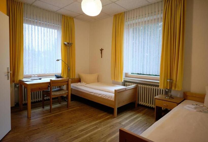 اقامتگاه St. Bonifatiuskloster   Geistliches Zentrum