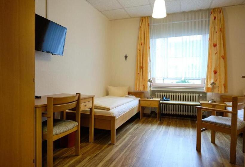 اقامتگاه St. Bonifatiuskloster   Geistliches Zentrum