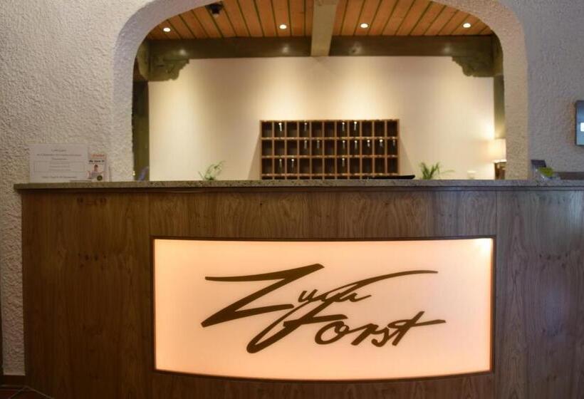 هتل Zum Forst