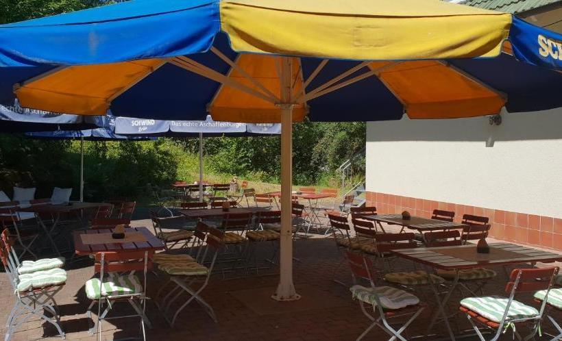 Отель Und Restaurant Grüner Hahn