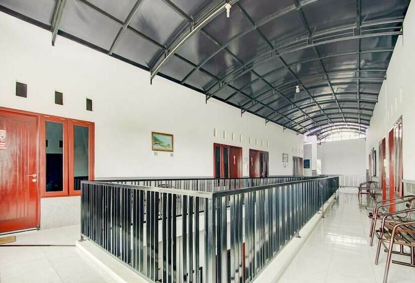 هتل Super Capital O 90151 Guest House 180