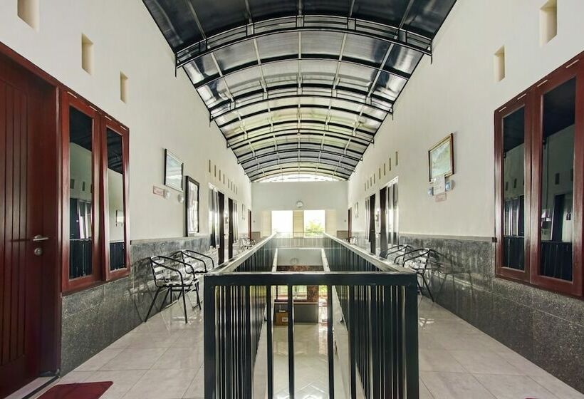هتل Super Capital O 90151 Guest House 180
