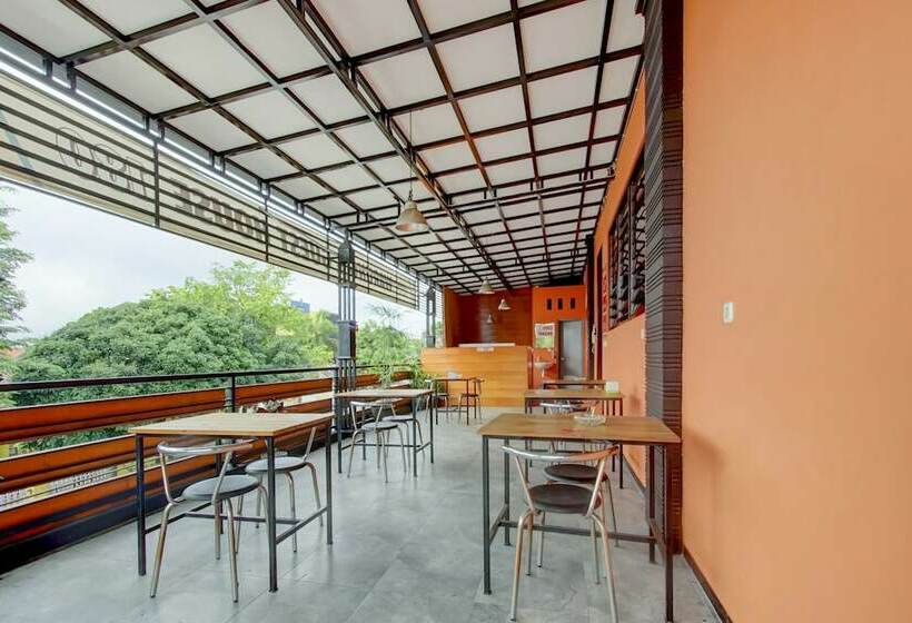 هتل Super Capital O 90151 Guest House 180