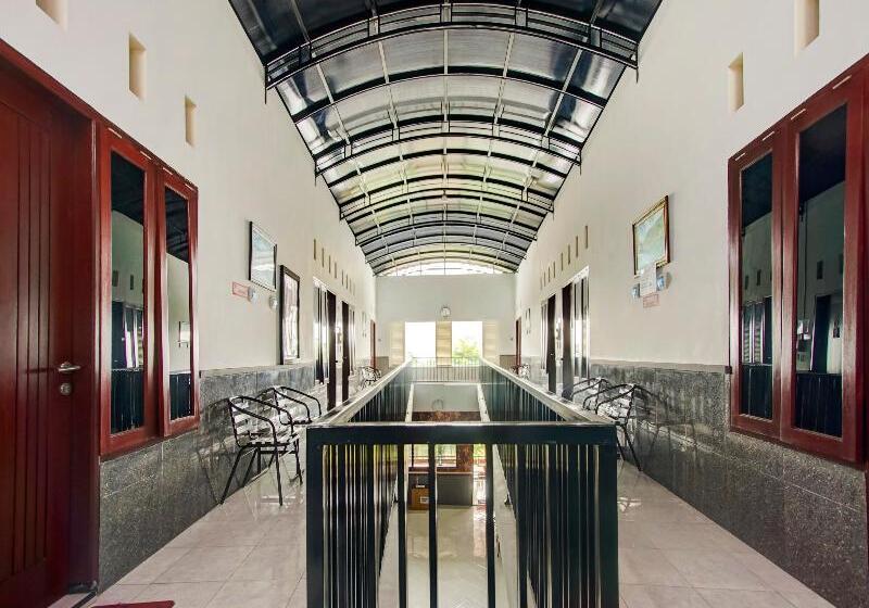 هتل Super Capital O 90151 Guest House 180