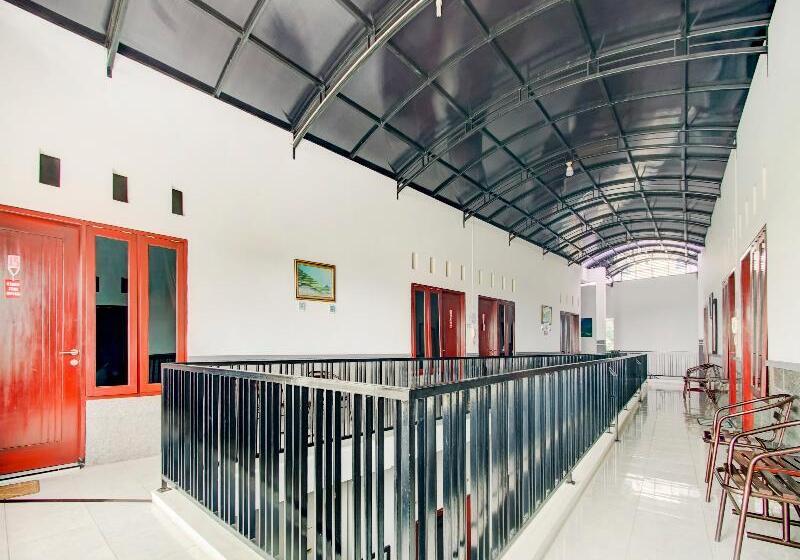 هتل Super Capital O 90151 Guest House 180