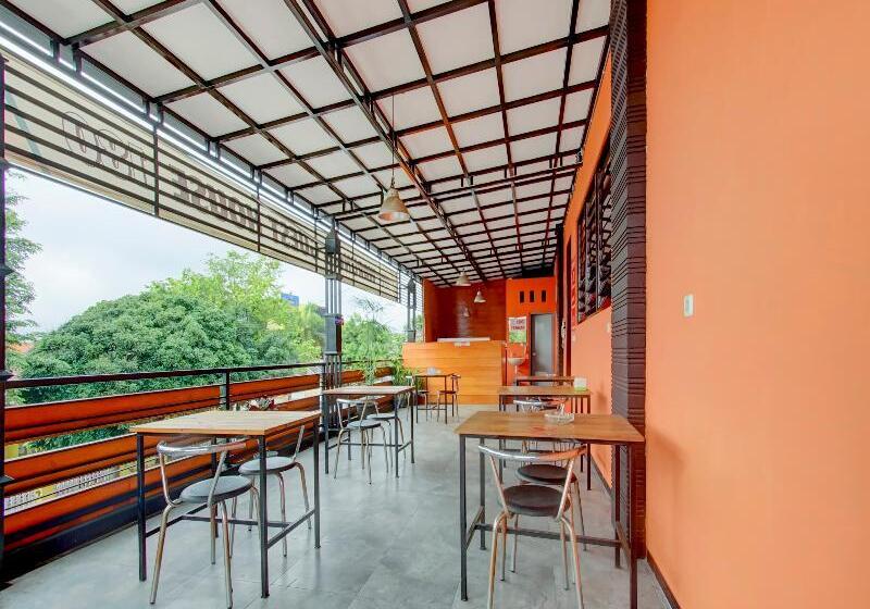 هتل Super Capital O 90151 Guest House 180