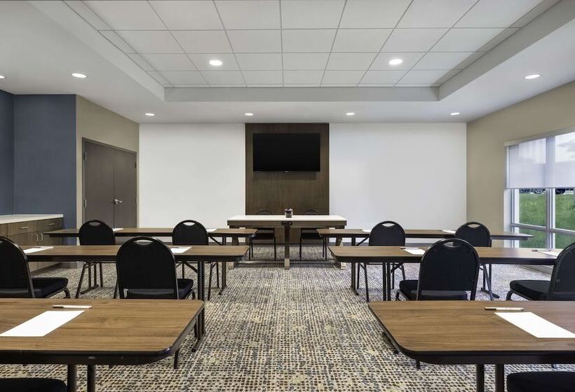 Отель Hampton Inn Midland, On