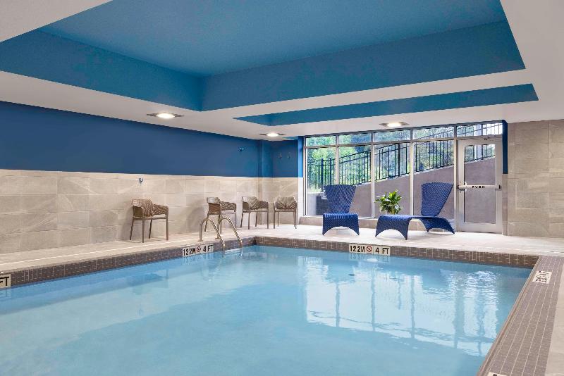 Отель Hampton Inn Midland, On