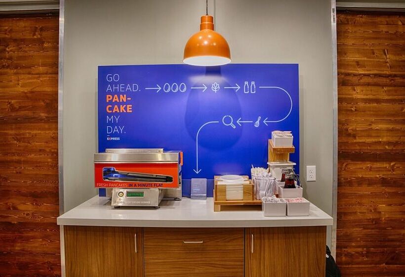 هتل Holiday Inn Express   Huntsville Space Center, An Ihg