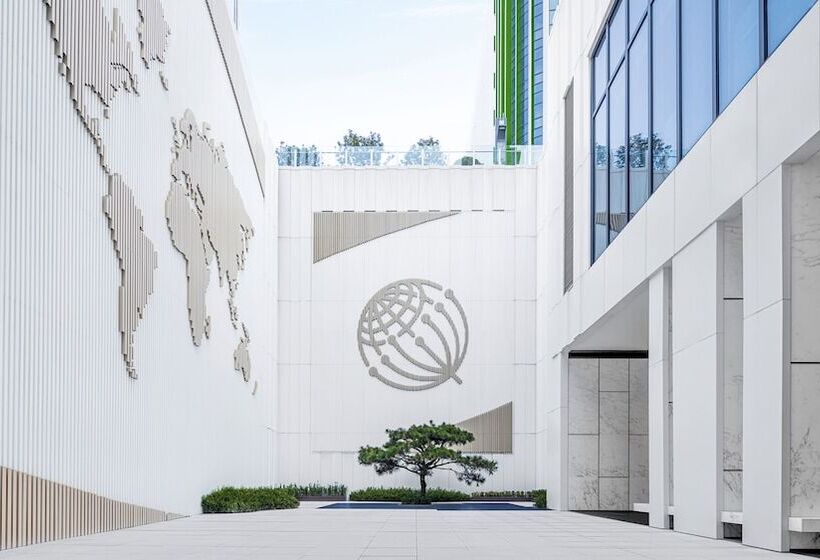 هتل Hualuxe Qingdao Licang