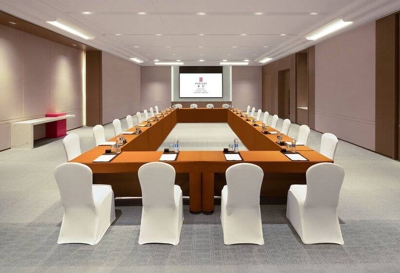 هتل Hualuxe Qingdao Licang