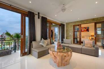 هتل Kandahill Bali