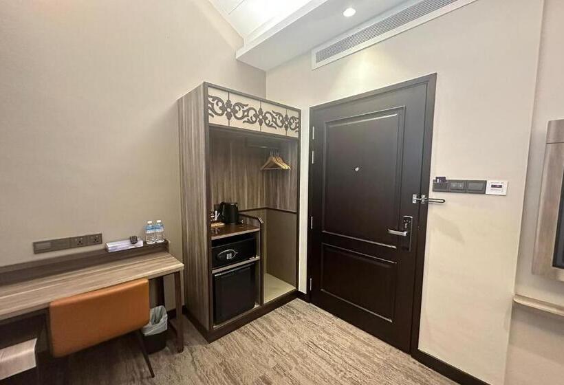 Lion Peak Hotel Hamilton