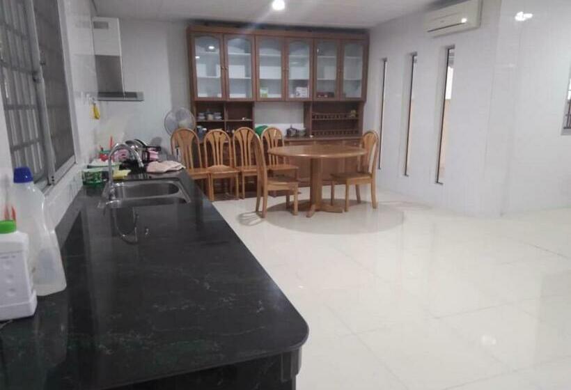 فندق Oyo 90310 E Homestay Permai Timur