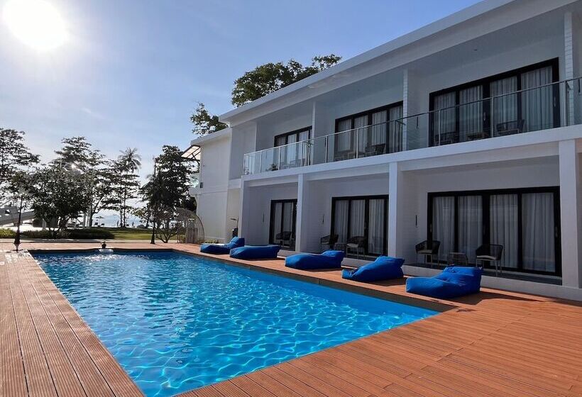هتل Royal Yao Yai Island Beach Resort