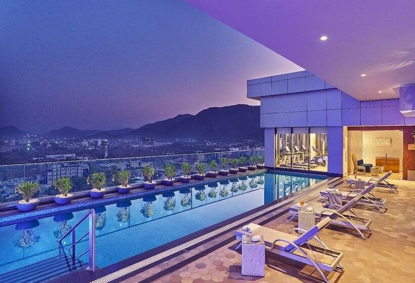 هتل Vivanta Navi Mumbai Turbhe