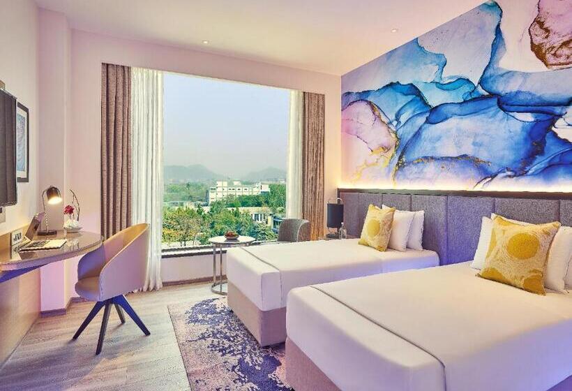 هتل Vivanta Navi Mumbai Turbhe