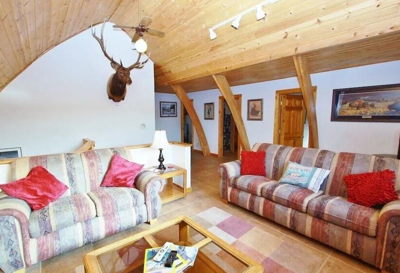 Red Cedar Cabin