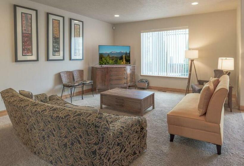Darby Manor