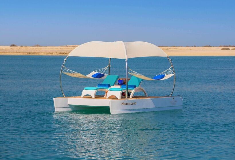 هتل Anantara World Islands Dubai Resort