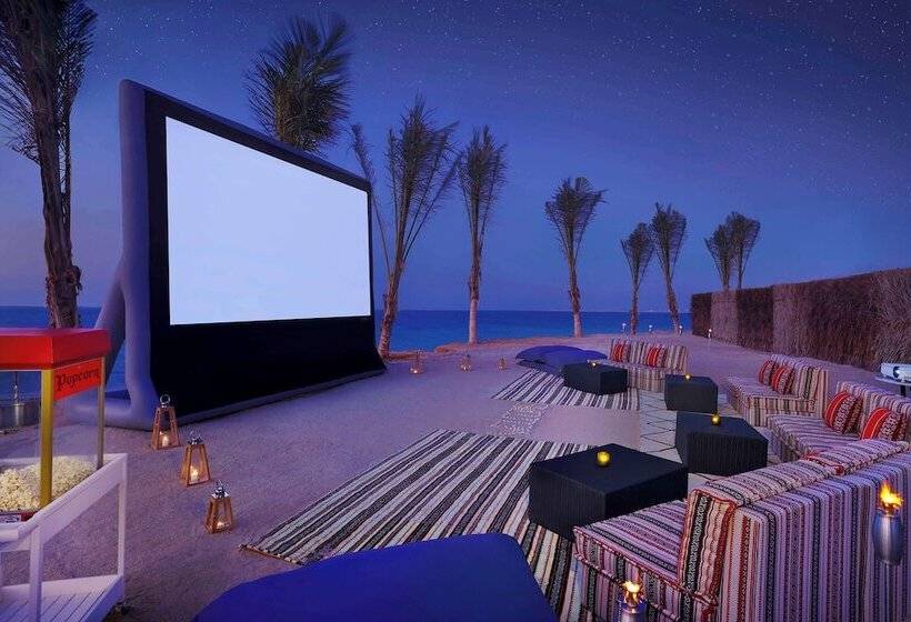 هتل Anantara World Islands Dubai Resort