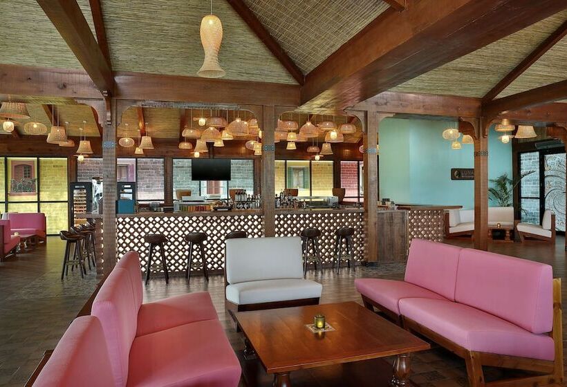 هتل Anantara World Islands Dubai Resort