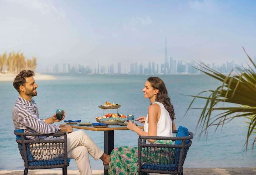 هتل Anantara World Islands Dubai Resort