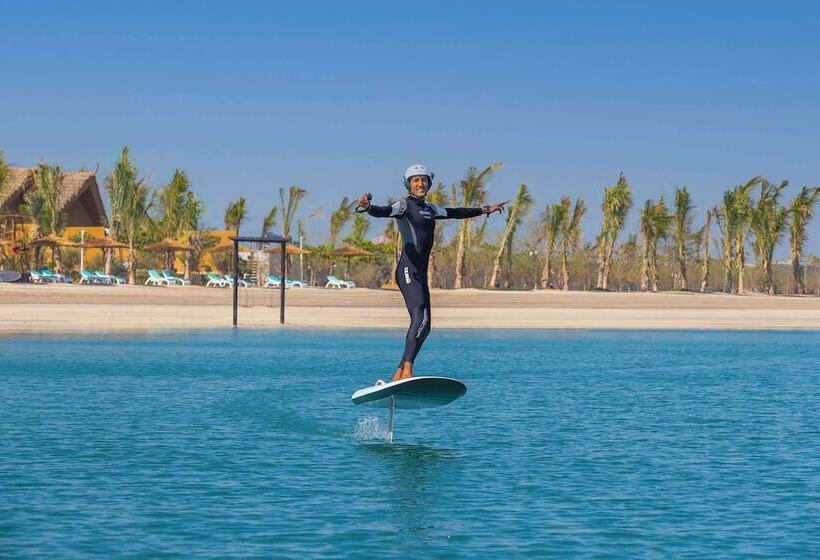 هتل Anantara World Islands Dubai Resort